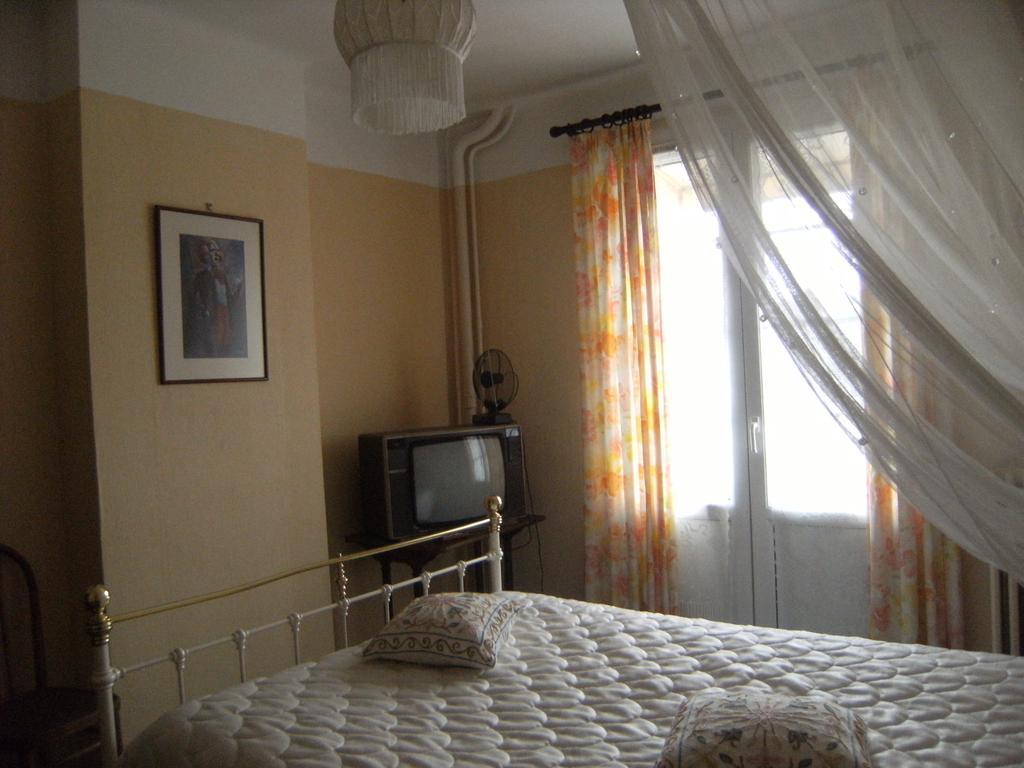 Le Soleil D'Or Hotel Vimoutiers Room photo